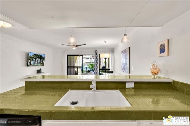 1655 E Palm Canyon Drive 609, Palm Springs, CA 92264