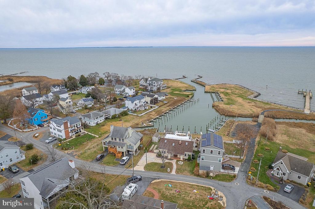 Image 103 of property listing at 4919 MARINERS DR, Shady Side, MD 20764