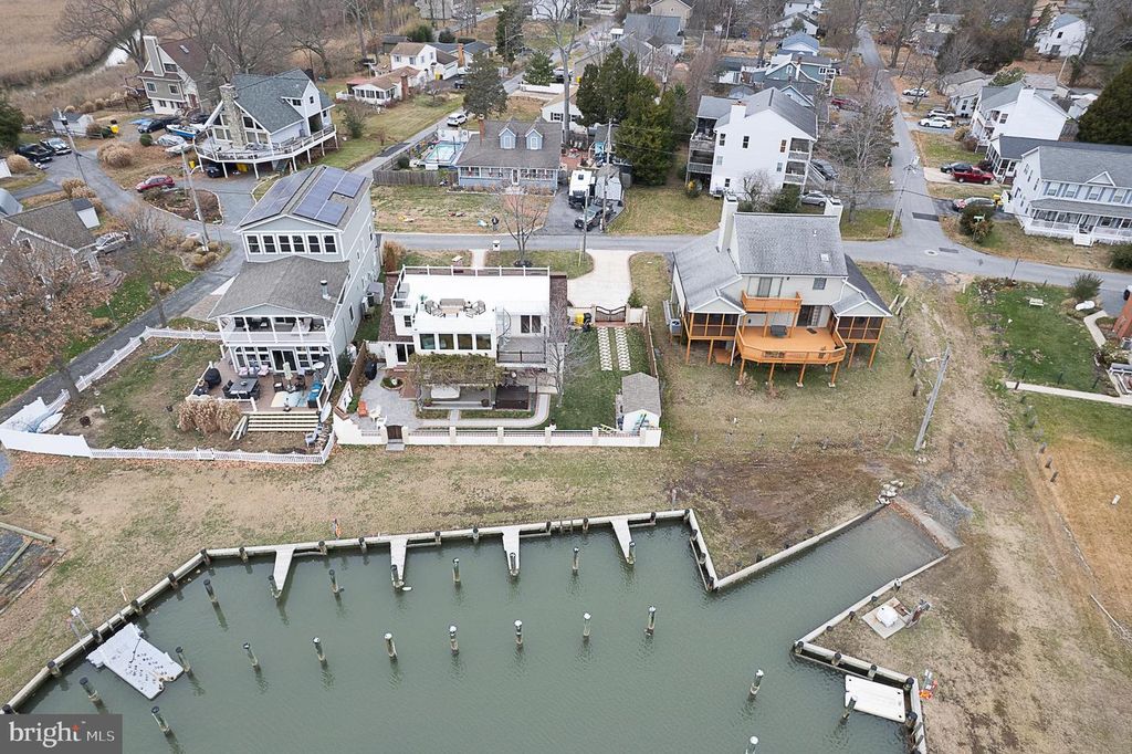 Image 105 of property listing at 4919 MARINERS DR, Shady Side, MD 20764