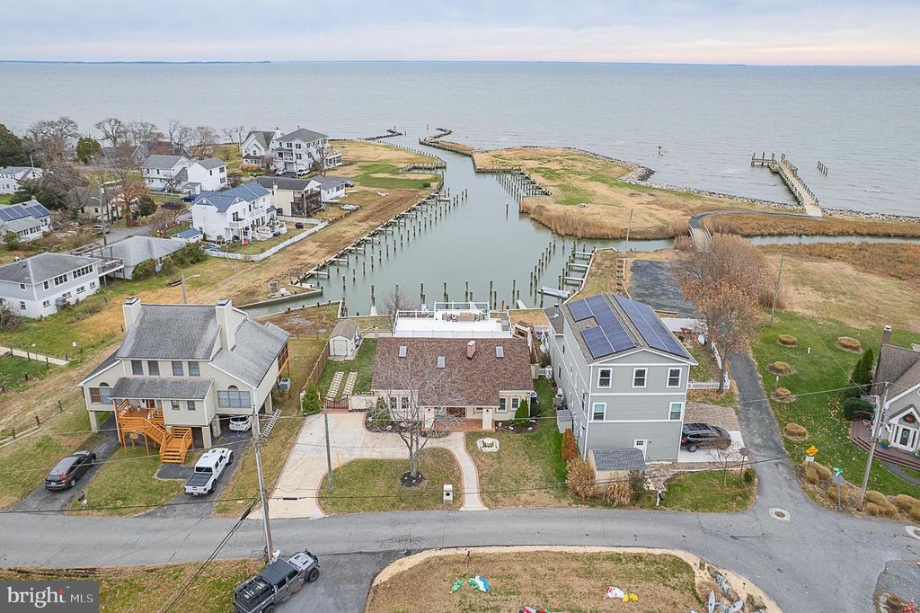 Image 107 of property listing at 4919 MARINERS DR, Shady Side, MD 20764