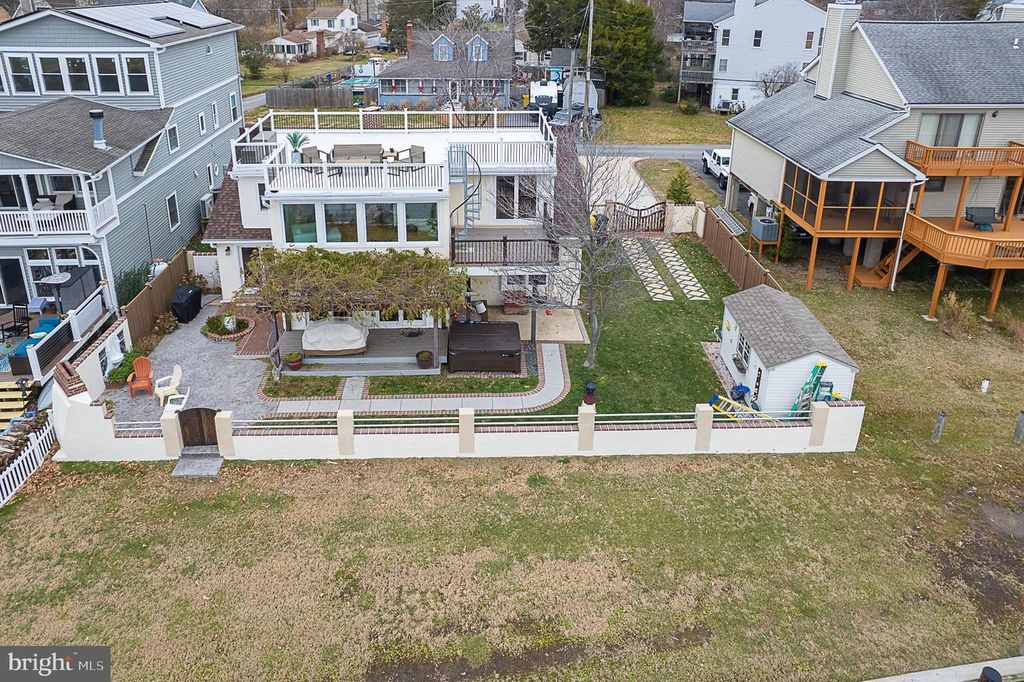 Image 109 of property listing at 4919 MARINERS DR, Shady Side, MD 20764