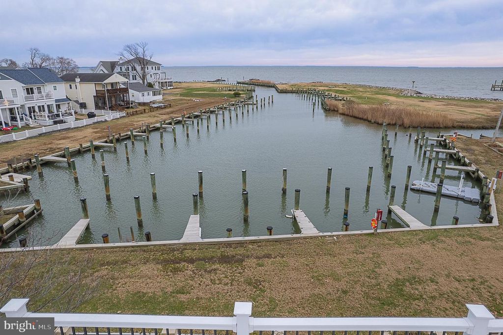 Image 112 of property listing at 4919 MARINERS DR, Shady Side, MD 20764