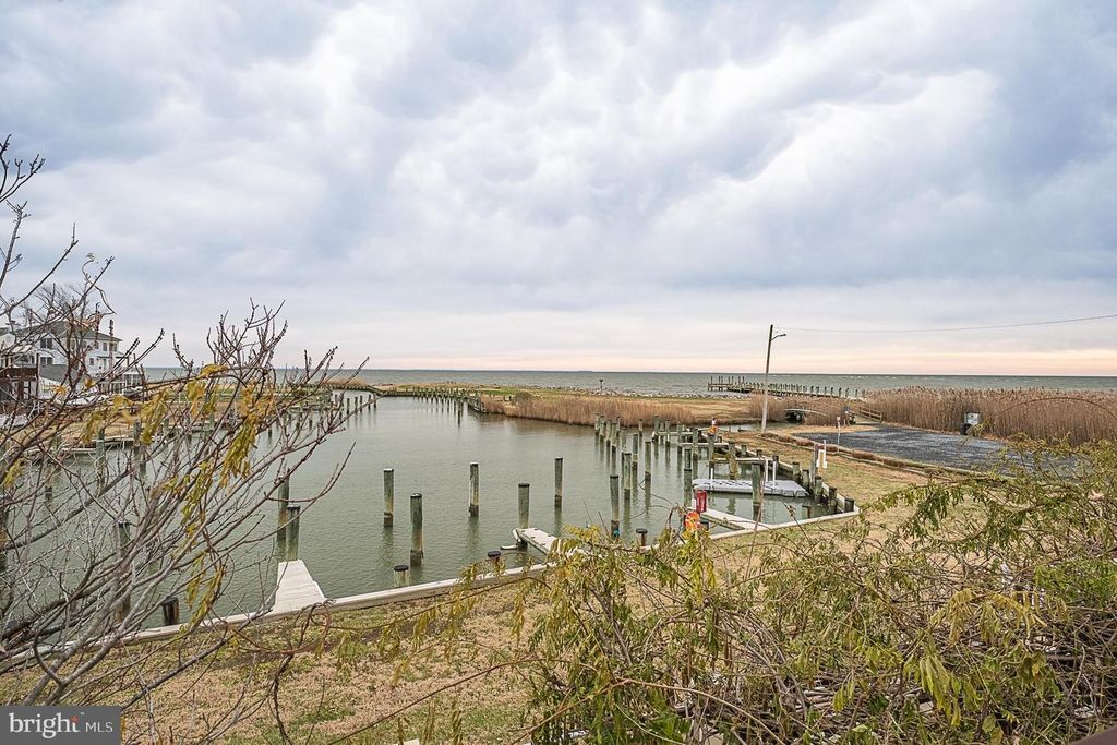 Image 113 of property listing at 4919 MARINERS DR, Shady Side, MD 20764