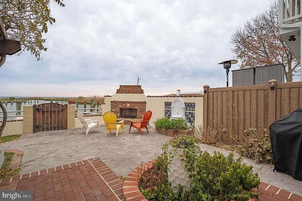 Image 116 of property listing at 4919 MARINERS DR, Shady Side, MD 20764