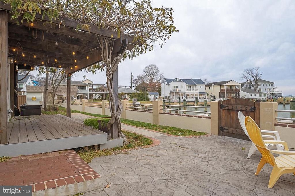 Image 122 of property listing at 4919 MARINERS DR, Shady Side, MD 20764