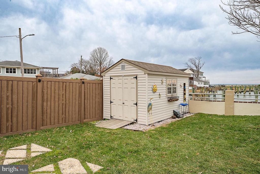 Image 125 of property listing at 4919 MARINERS DR, Shady Side, MD 20764