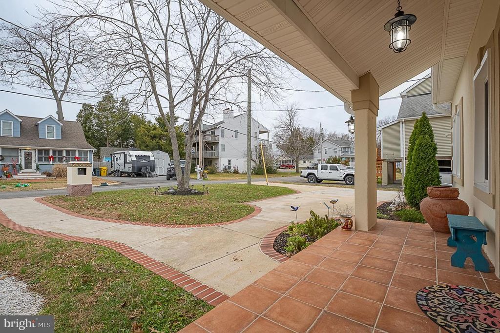 Image 126 of property listing at 4919 MARINERS DR, Shady Side, MD 20764