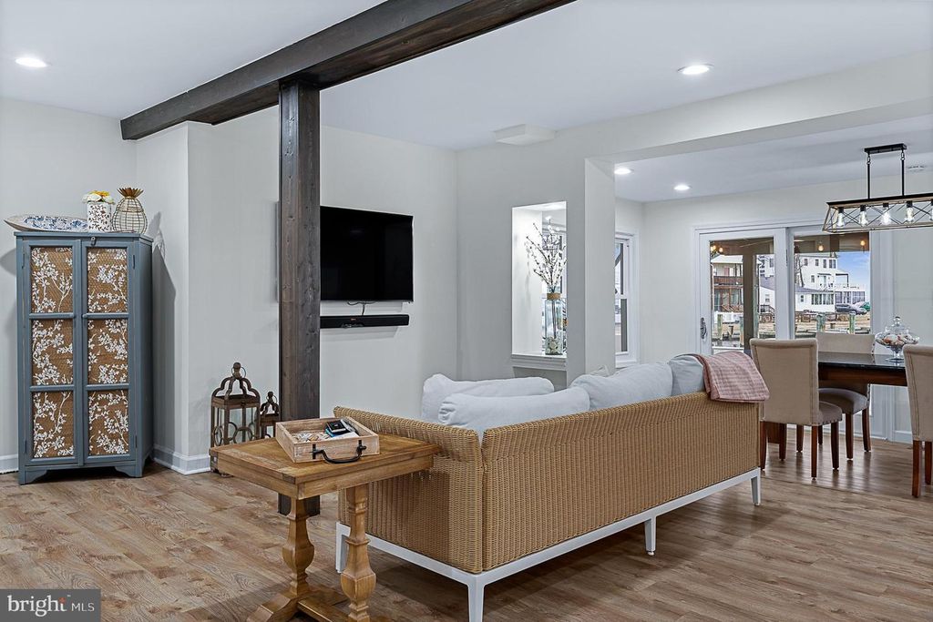 Image 20 of property listing at 4919 MARINERS DR, Shady Side, MD 20764