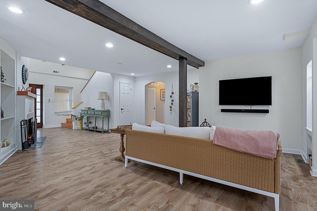 Image 27 of property listing at 4919 MARINERS DR, Shady Side, MD 20764