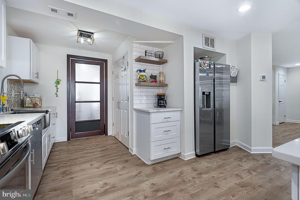 Image 45 of property listing at 4919 MARINERS DR, Shady Side, MD 20764