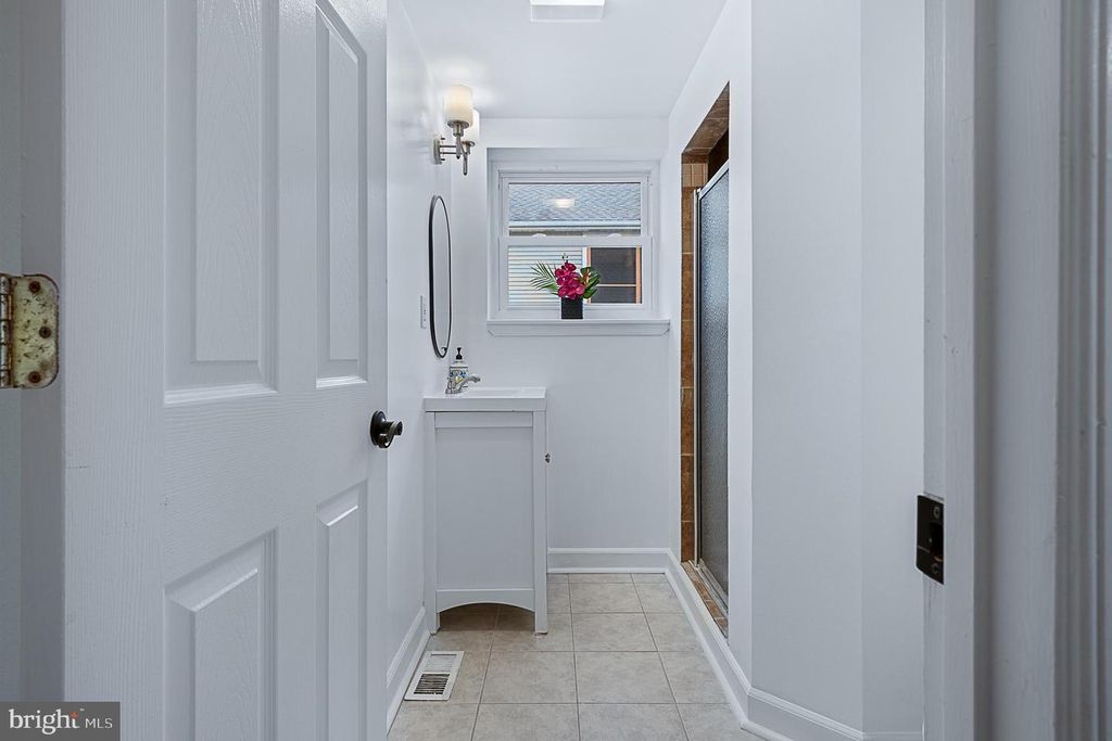 Image 48 of property listing at 4919 MARINERS DR, Shady Side, MD 20764