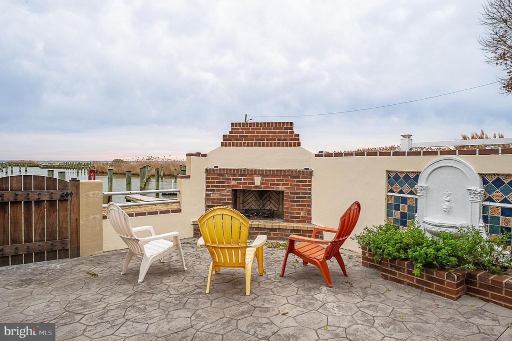 Image 7 of property listing at 4919 MARINERS DR, Shady Side, MD 20764