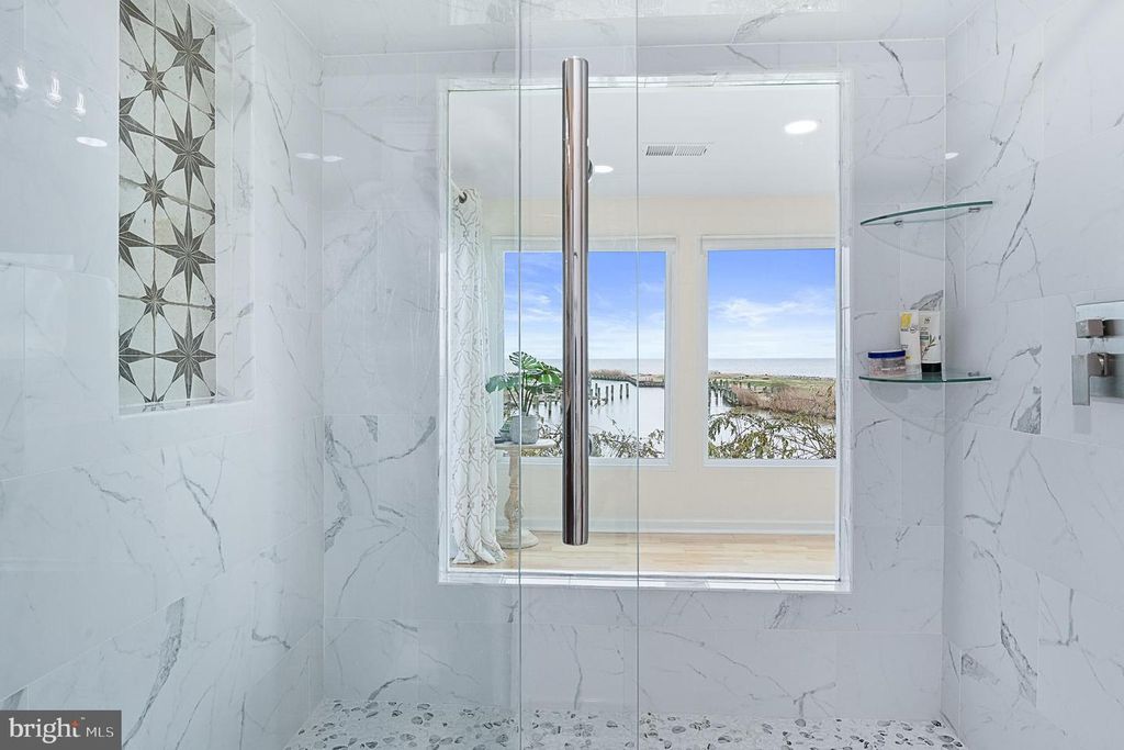 Image 74 of property listing at 4919 MARINERS DR, Shady Side, MD 20764