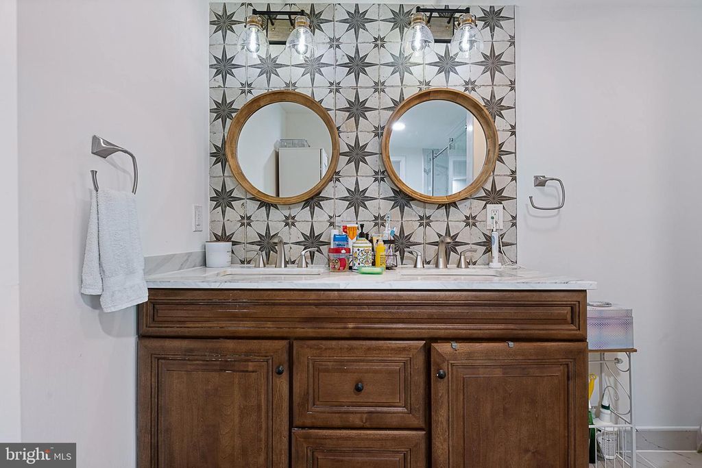 Image 76 of property listing at 4919 MARINERS DR, Shady Side, MD 20764