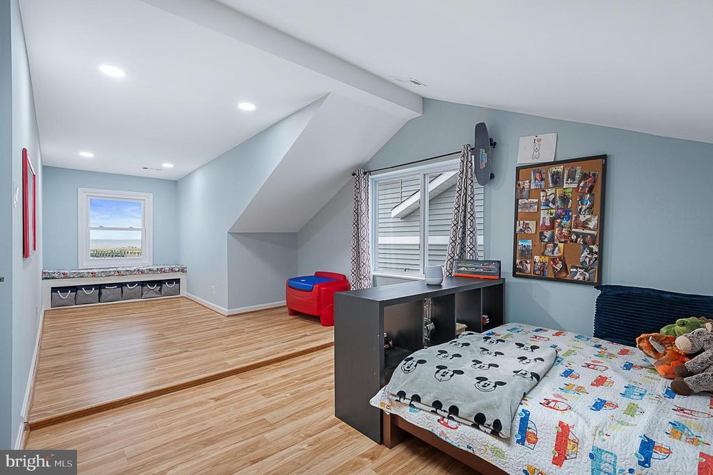 Image 77 of property listing at 4919 MARINERS DR, Shady Side, MD 20764