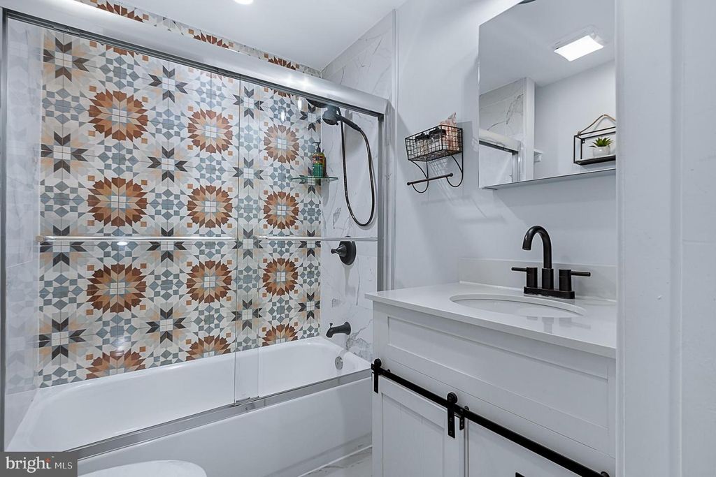 Image 84 of property listing at 4919 MARINERS DR, Shady Side, MD 20764