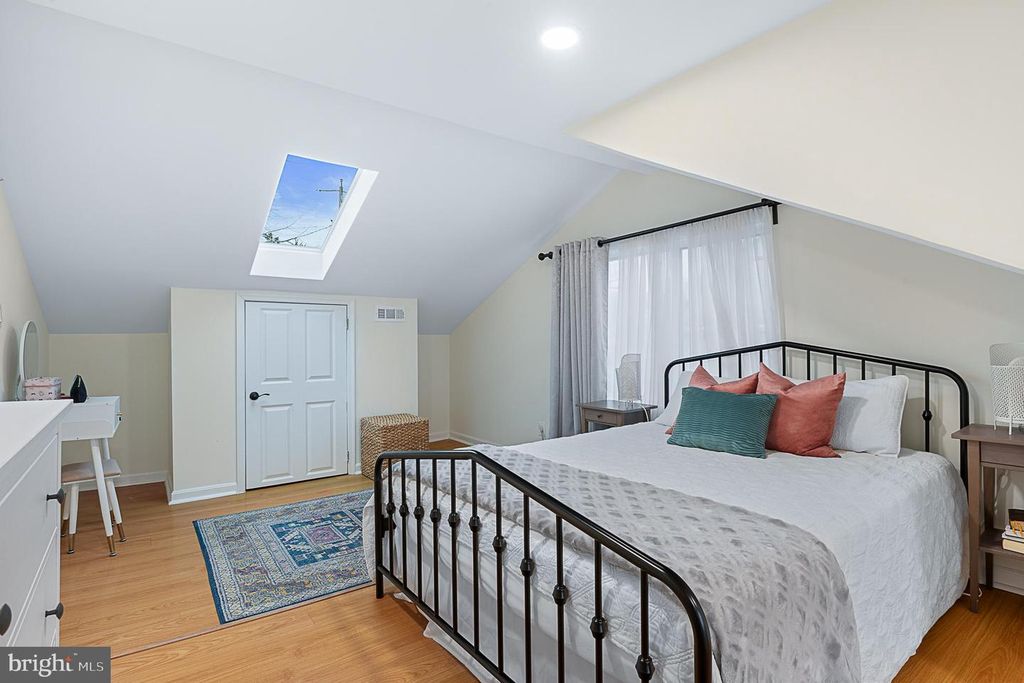 Image 87 of property listing at 4919 MARINERS DR, Shady Side, MD 20764