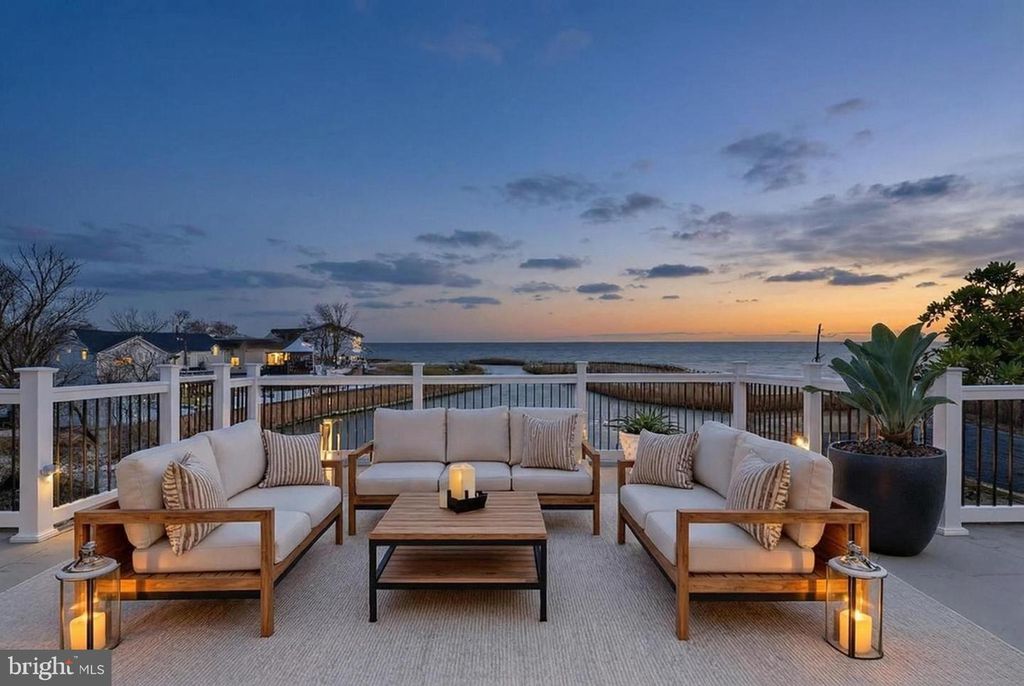 Image 9 of property listing at 4919 MARINERS DR, Shady Side, MD 20764