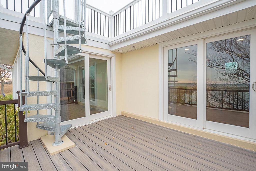 Image 92 of property listing at 4919 MARINERS DR, Shady Side, MD 20764