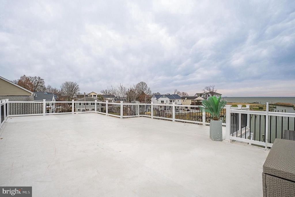 Image 97 of property listing at 4919 MARINERS DR, Shady Side, MD 20764