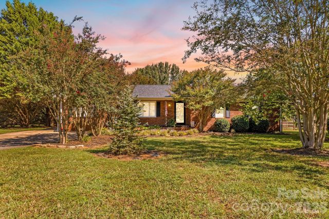 230 E Old Farm Road, Salisbury, NC 28146