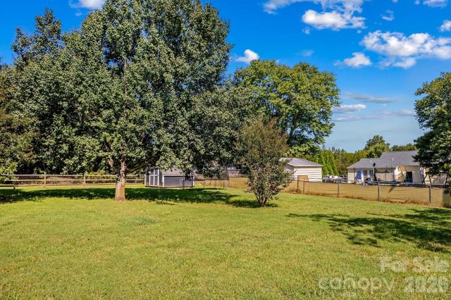 230 E Old Farm Road, Salisbury, NC 28146