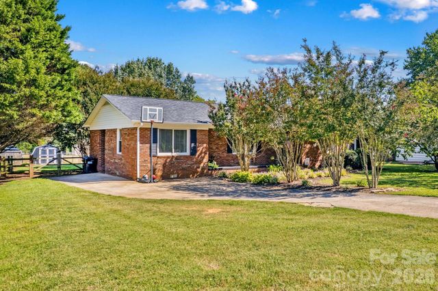 230 E Old Farm Road, Salisbury, NC 28146