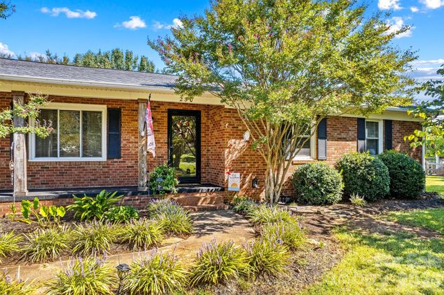230 E Old Farm Road, Salisbury, NC 28146