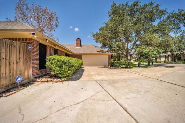 7093 Whispering Wind Drive, Willis, TX 77318