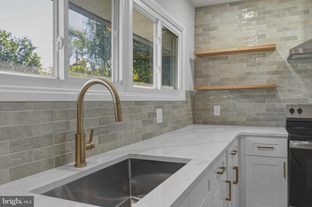 45 RUST HILL RD, Levittown, PA 19056