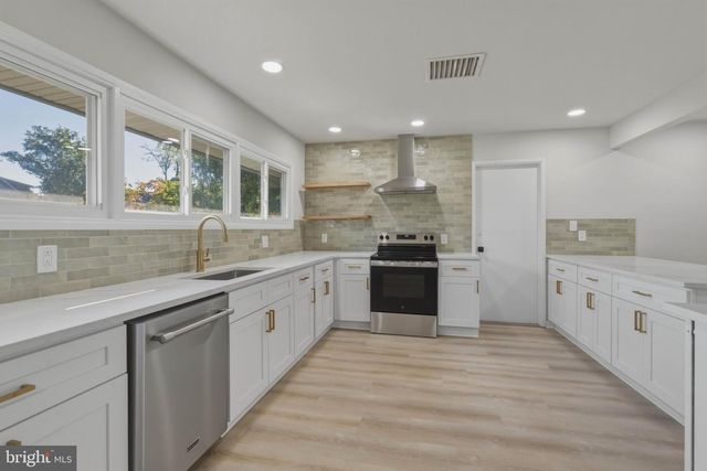 45 RUST HILL RD, Levittown, PA 19056