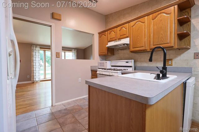 31141 Gladys Avenue, Westland, MI 48185