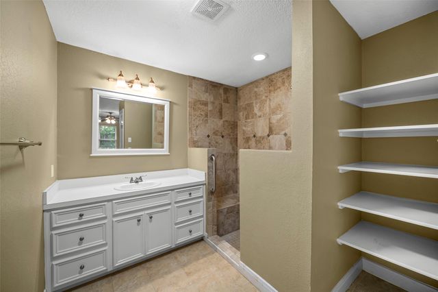 127 Marlin Avenue, Galveston, TX 77550