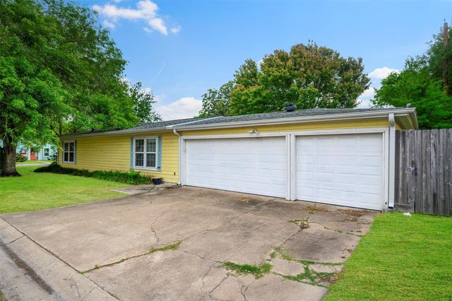 127 Marlin Avenue, Galveston, TX 77550