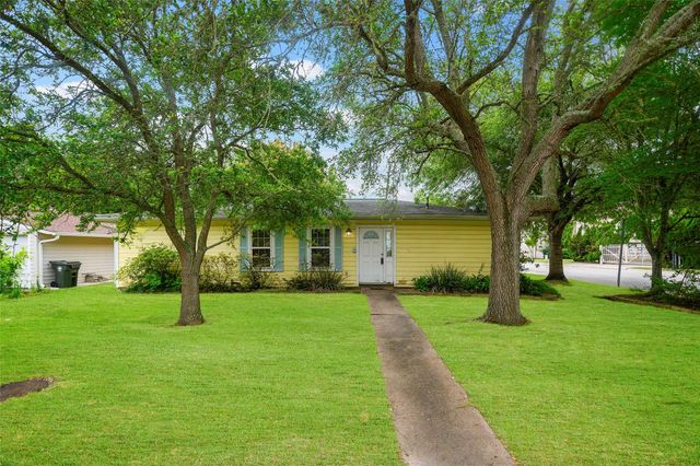 127 Marlin Avenue, Galveston, TX 77550
