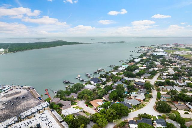 127 Marlin Avenue, Galveston, TX 77550