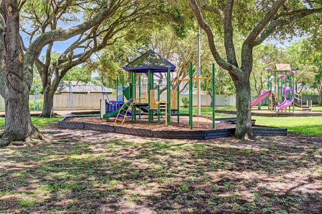 127 Marlin Avenue, Galveston, TX 77550
