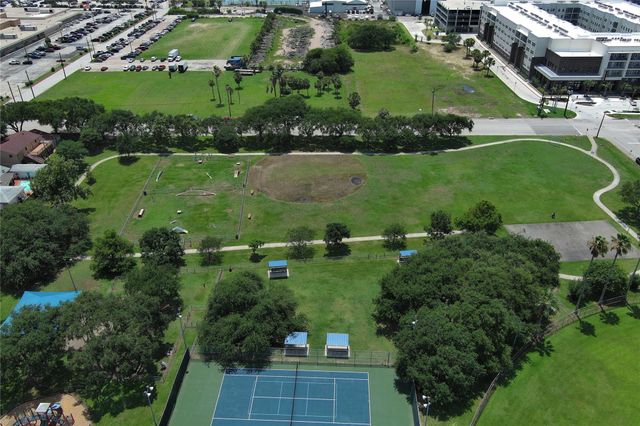 127 Marlin Avenue, Galveston, TX 77550