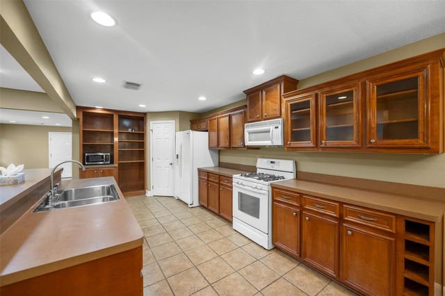 127 Marlin Avenue, Galveston, TX 77550
