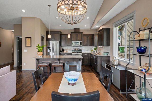1644 Centennial Dr, Silverton, OR 97381