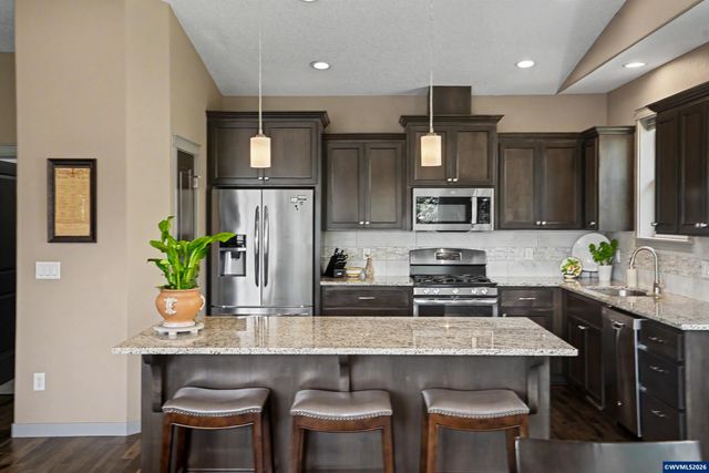 1644 Centennial Dr, Silverton, OR 97381