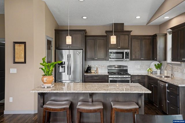 1644 Centennial Dr, Silverton, OR 97381