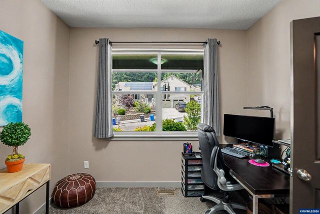 1644 Centennial Dr, Silverton, OR 97381