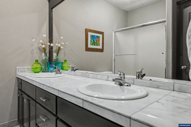 1644 Centennial Dr, Silverton, OR 97381