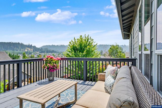 1644 Centennial Dr, Silverton, OR 97381