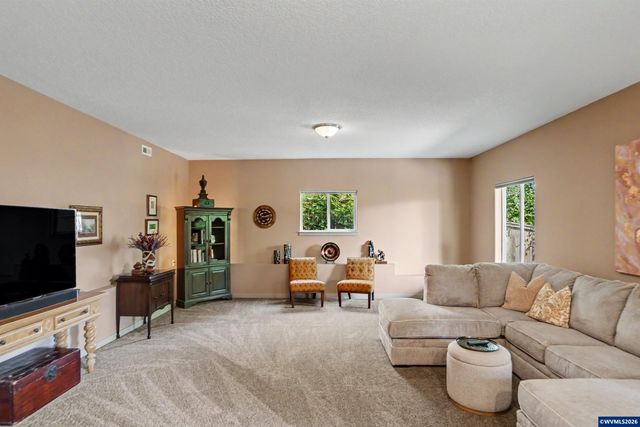 1644 Centennial Dr, Silverton, OR 97381