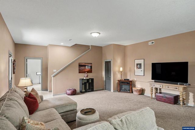 1644 Centennial Dr, Silverton, OR 97381