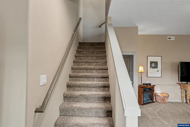 1644 Centennial Dr, Silverton, OR 97381