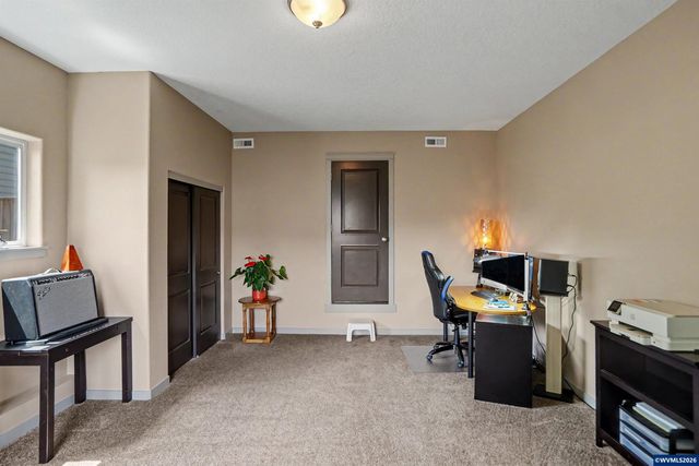 1644 Centennial Dr, Silverton, OR 97381