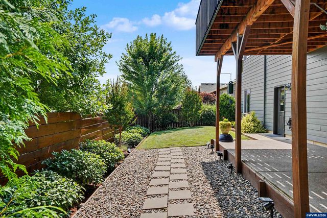 1644 Centennial Dr, Silverton, OR 97381